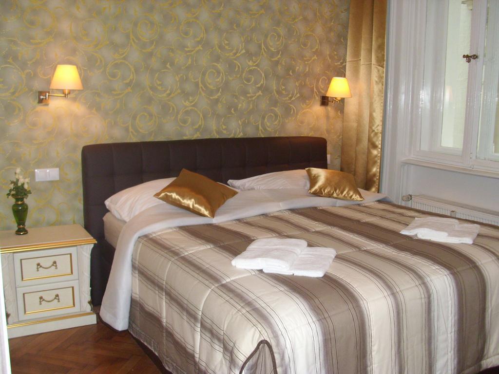 Apartment In City Center - Morassi Karlsbad Zimmer foto